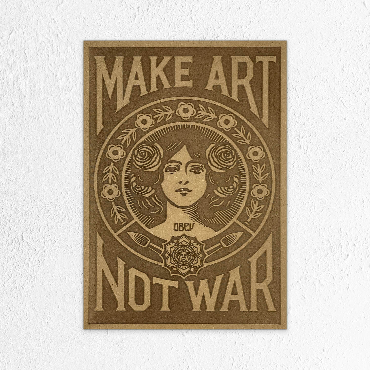 Poster en bois inspiré du célèbre design d'Obey, Shepard Fairey, réalisé après les attentats de Paris en 2015.