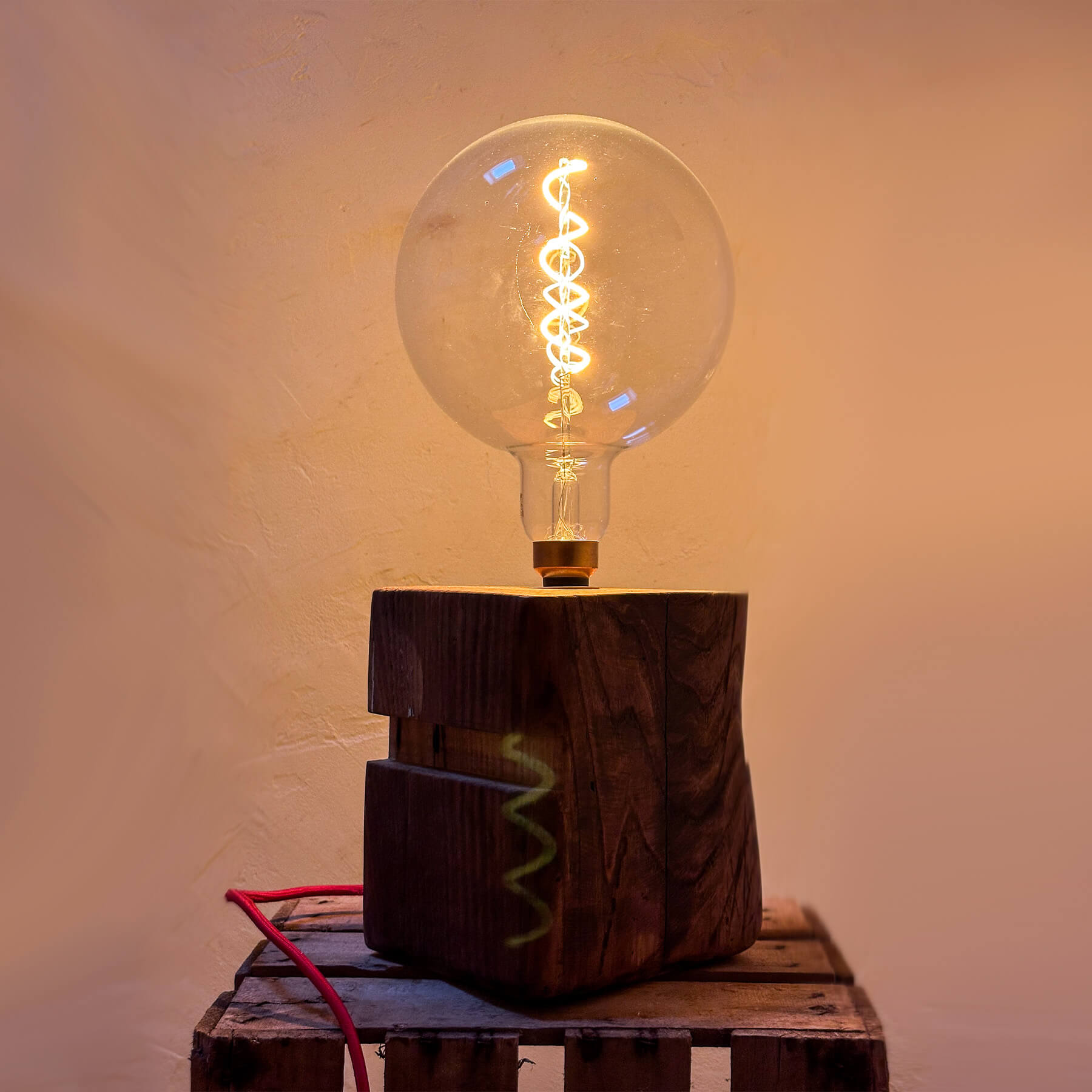 LUMINAIRE - Atelier Desibel, lampe cube bois